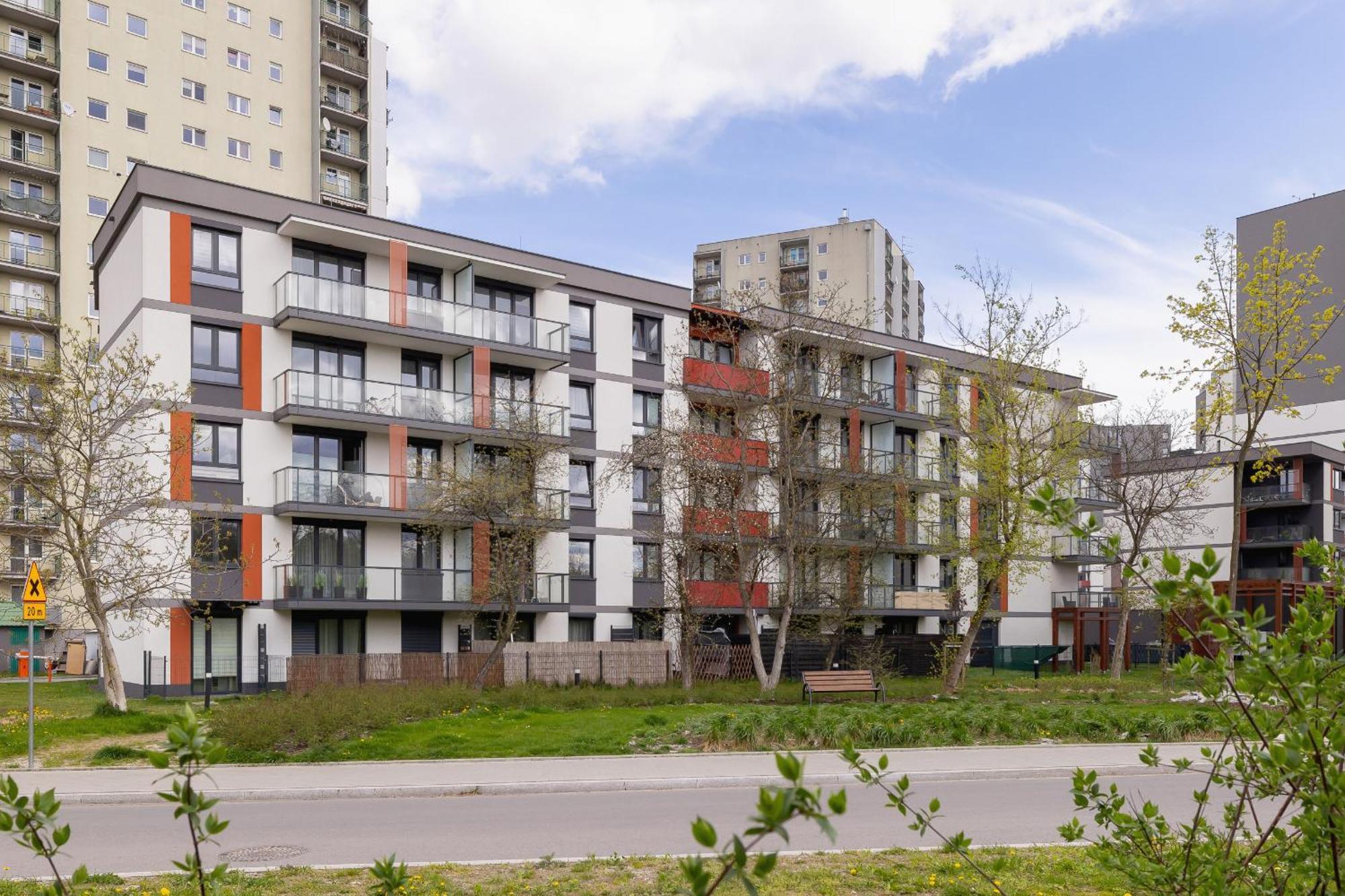 Elegant In Cracow With Balcony, Parking And Desk By Renters Krakau